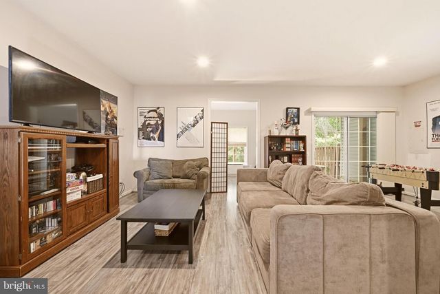 4093 OAK VILLAGE LANDING, Fairfax, VA 22033