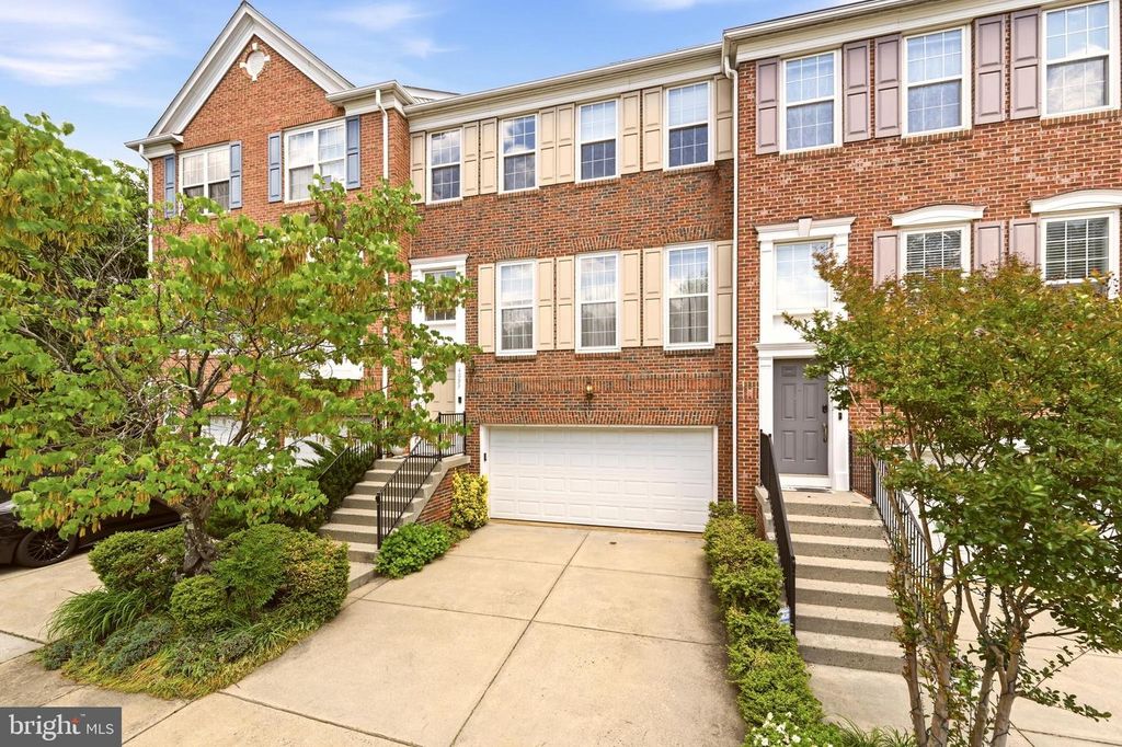 4093 OAK VILLAGE LANDING, Fairfax, VA 22033