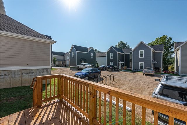 3166 W Salida Lane, Fayetteville, AR 72704