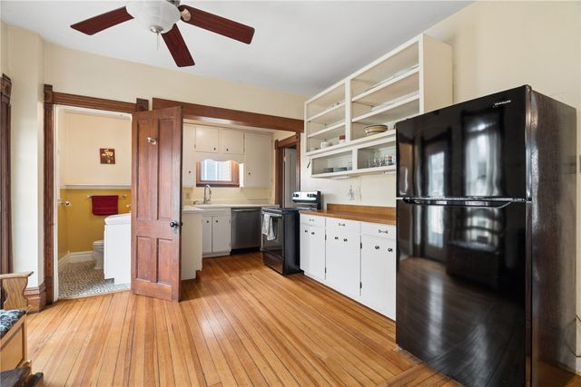 313 3rd Ave NW, Mt Vernon, IA 52314