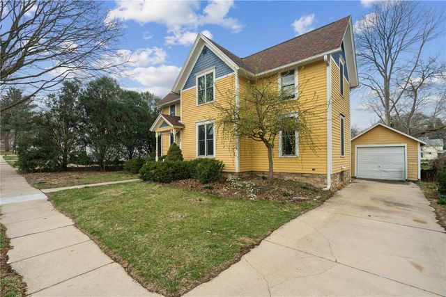 313 3rd Ave NW, Mt Vernon, IA 52314