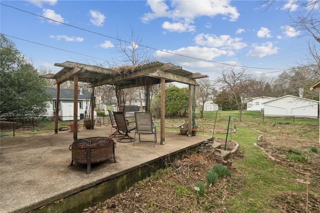 313 3rd Ave NW, Mt Vernon, IA 52314