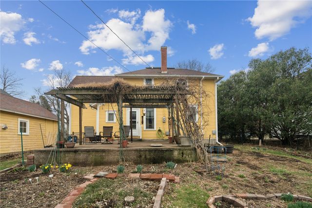 313 3rd Ave NW, Mt Vernon, IA 52314