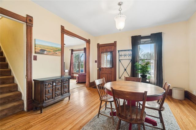 313 3rd Ave NW, Mt Vernon, IA 52314