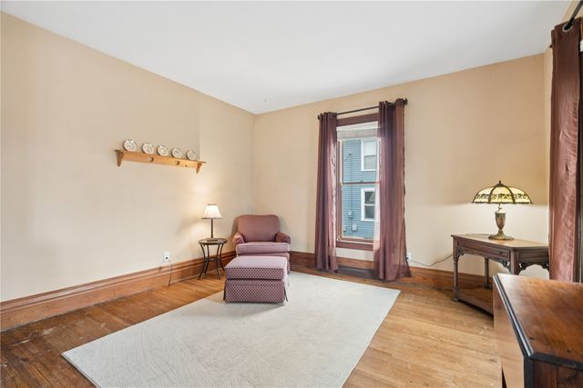 313 3rd Ave NW, Mt Vernon, IA 52314