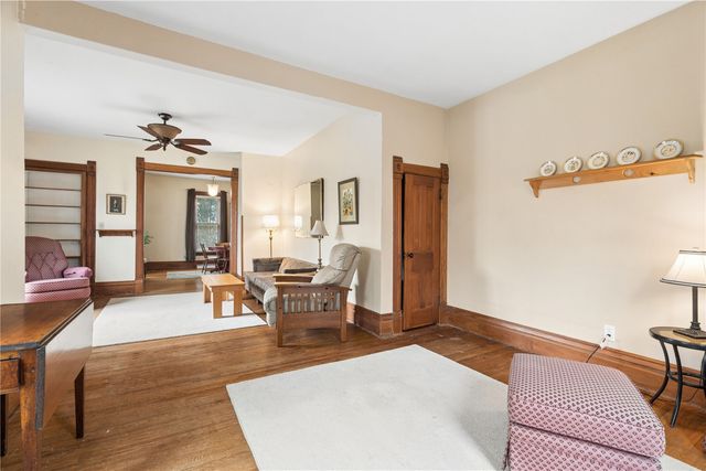 313 3rd Ave NW, Mt Vernon, IA 52314