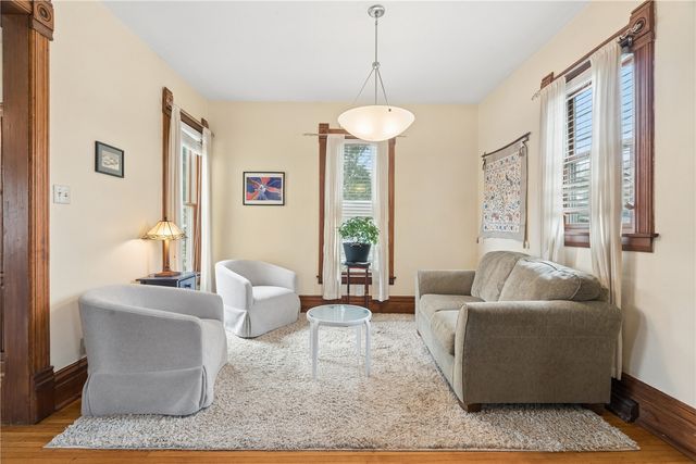 313 3rd Ave NW, Mt Vernon, IA 52314