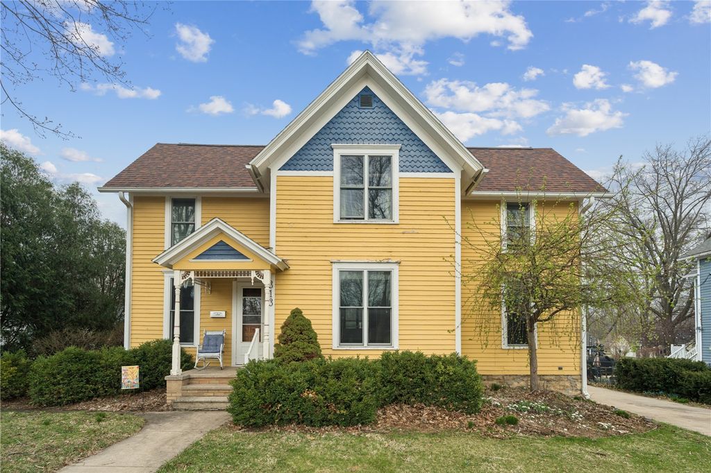 313 3rd Ave NW, Mt Vernon, IA 52314