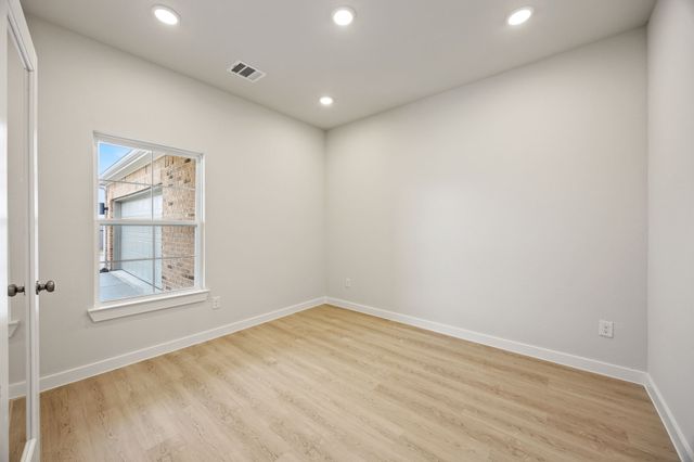 409 Llano Lane, Red Oak, TX 75154