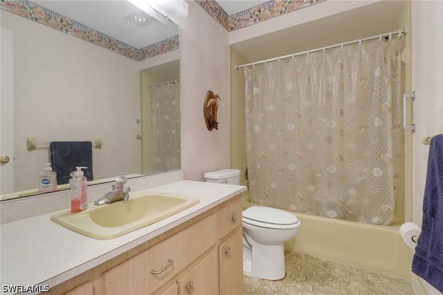 7008 Cedarhurst DR, Fort Myers, FL 33919