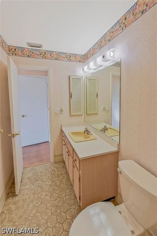 7008 Cedarhurst DR, Fort Myers, FL 33919