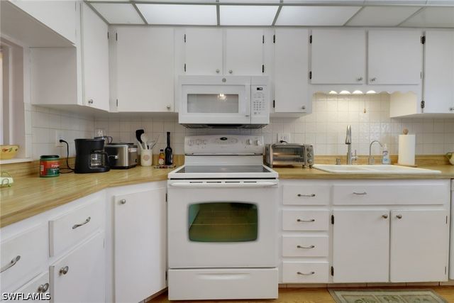 7008 Cedarhurst DR, Fort Myers, FL 33919