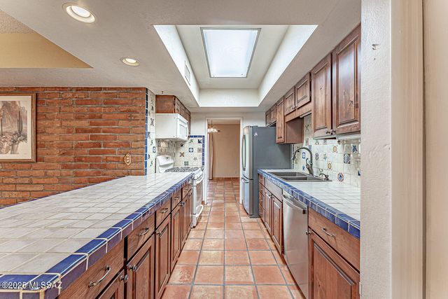 663 S Los Topacios, Green Valley, AZ 85614