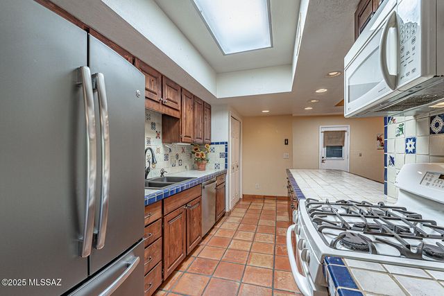 663 S Los Topacios, Green Valley, AZ 85614