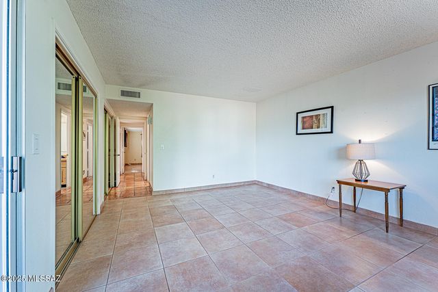 663 S Los Topacios, Green Valley, AZ 85614