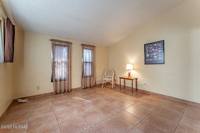 663 S Los Topacios, Green Valley, AZ 85614