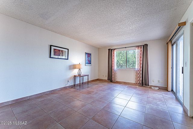 663 S Los Topacios, Green Valley, AZ 85614