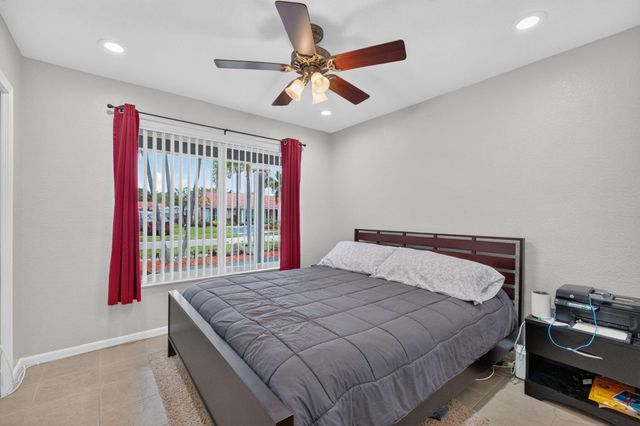 1940 SW 73rd Avenue, Plantation, FL 33317