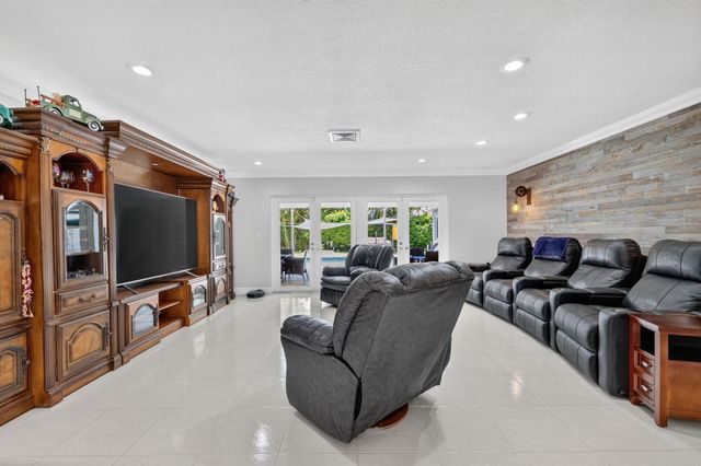 1940 SW 73rd Avenue, Plantation, FL 33317