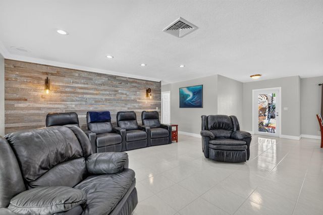 1940 SW 73rd Avenue, Plantation, FL 33317
