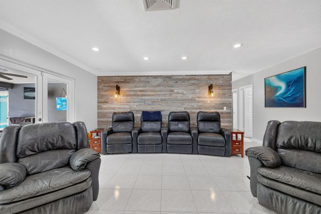 1940 SW 73rd Avenue, Plantation, FL 33317