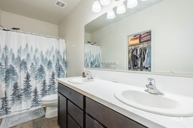 3995 S Quilt Ave, Nampa, ID 83687