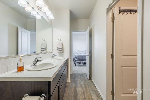 3995 S Quilt Ave, Nampa, ID 83687