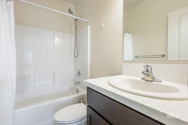 3995 S Quilt Ave, Nampa, ID 83687