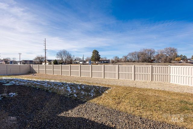 3995 S Quilt Ave, Nampa, ID 83687