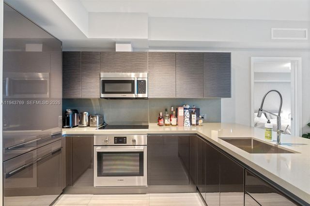 1080 Brickell Ave 3702, Miami, FL 33131