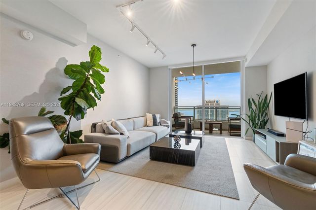 1080 Brickell Ave 3702, Miami, FL 33131