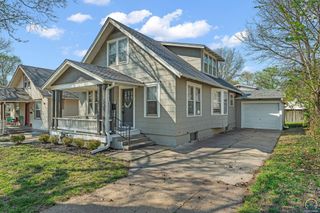 2204 SW Kenilworth CT, Topeka, KS 66606