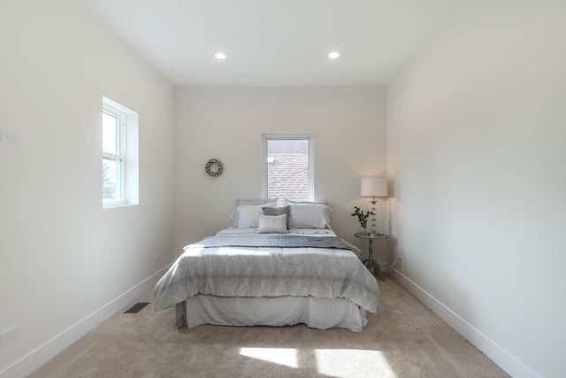 3535 N Osceola Avenue, Chicago, IL 60634