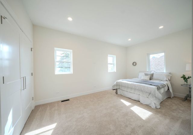 3535 N Osceola Avenue, Chicago, IL 60634