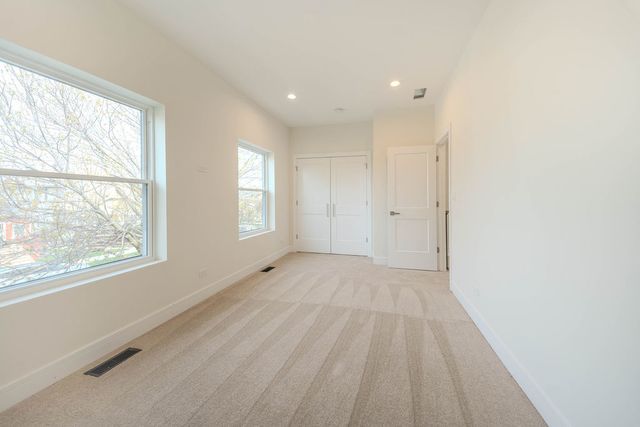 3535 N Osceola Avenue, Chicago, IL 60634