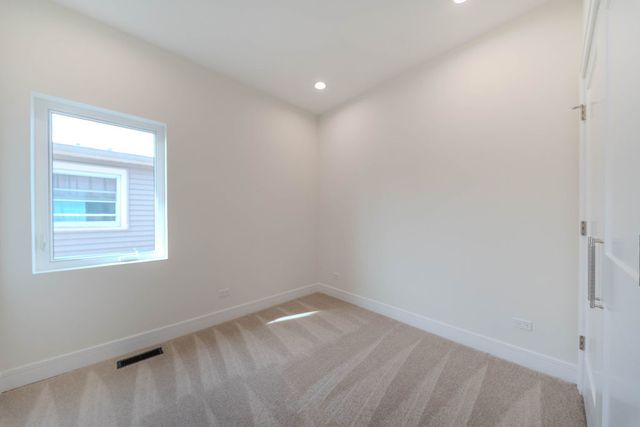 3535 N Osceola Avenue, Chicago, IL 60634
