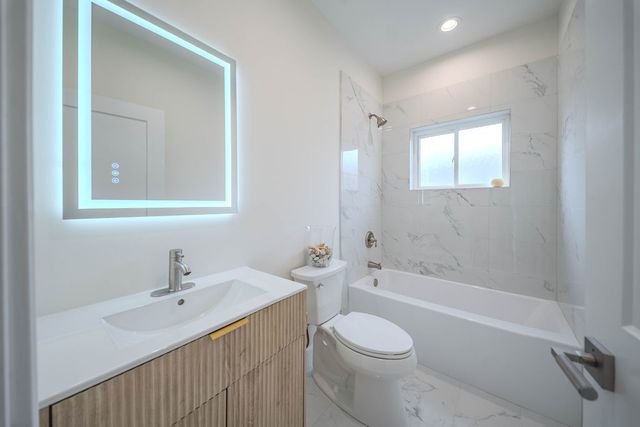 3535 N Osceola Avenue, Chicago, IL 60634