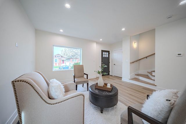 3535 N Osceola Avenue, Chicago, IL 60634