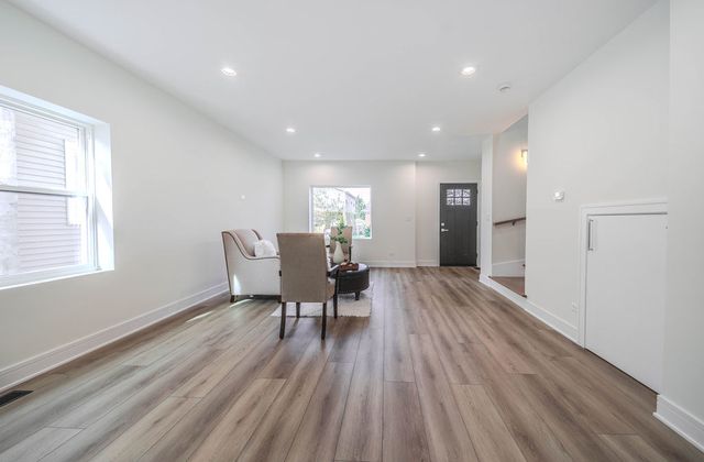 3535 N Osceola Avenue, Chicago, IL 60634