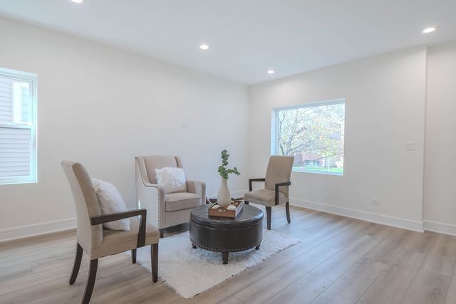 3535 N Osceola Avenue, Chicago, IL 60634