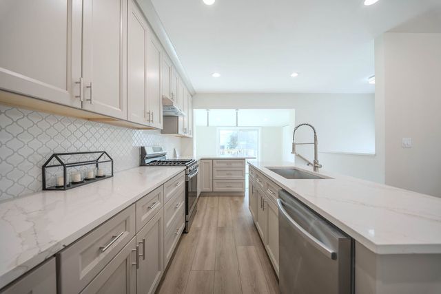 3535 N Osceola Avenue, Chicago, IL 60634