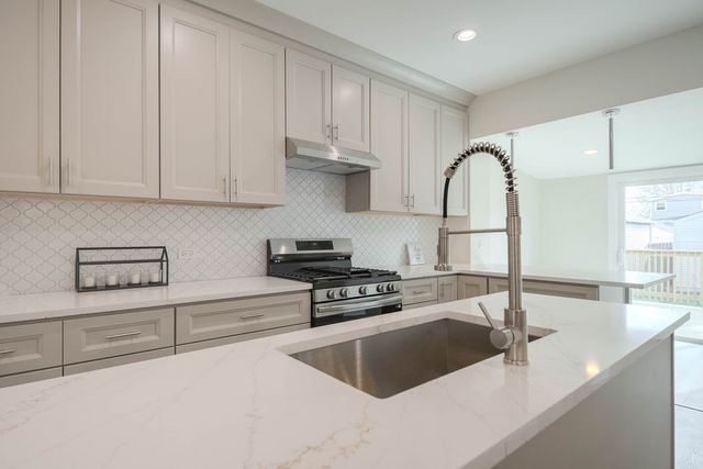 3535 N Osceola Avenue, Chicago, IL 60634