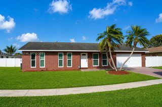 177 Dove Cir, Royal Palm Beach, FL 33411