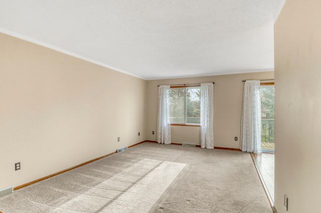 38 Fremont Drive S, Fargo, ND 58103