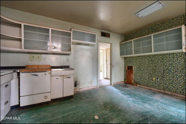2420 HAWLEY Circle, El Paso, TX 79903