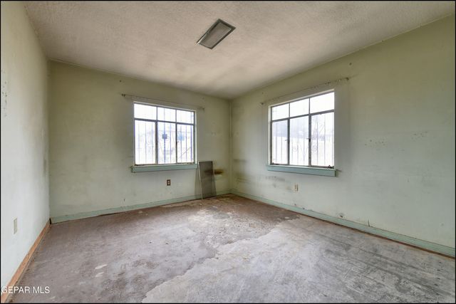 2420 HAWLEY Circle, El Paso, TX 79903