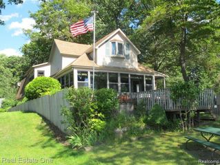 5181 Burton Drive, Hamburg Township, MI 48169