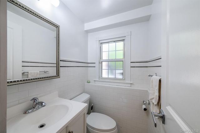 18 Carlyle Place, Hartsdale, NY 10530