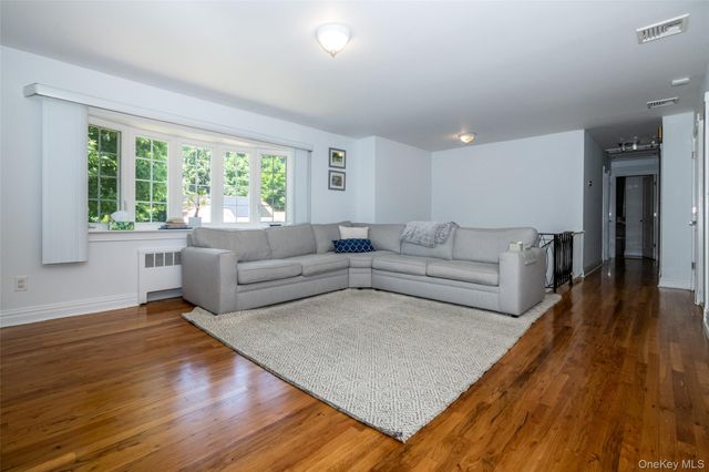 18 Carlyle Place, Hartsdale, NY 10530