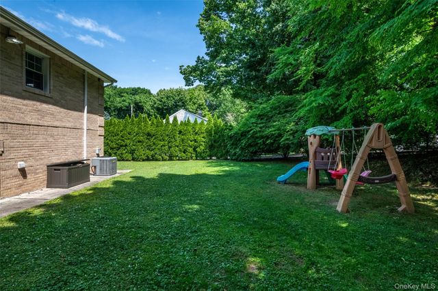18 Carlyle Place, Hartsdale, NY 10530